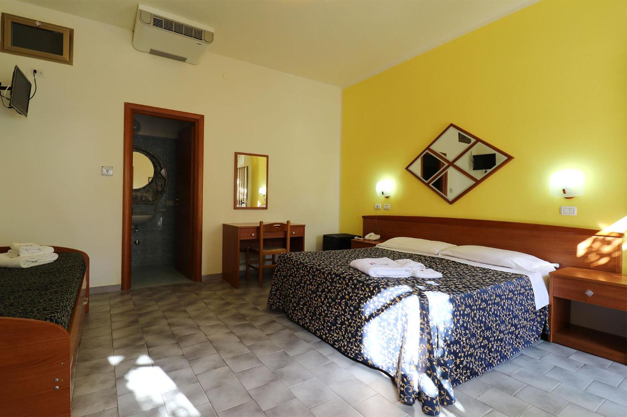 Nirvana Club Village Ботрічелло Номер фото