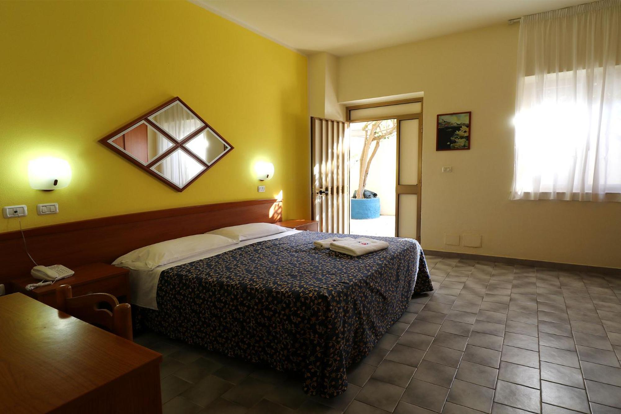 Nirvana Club Village Ботрічелло Номер фото