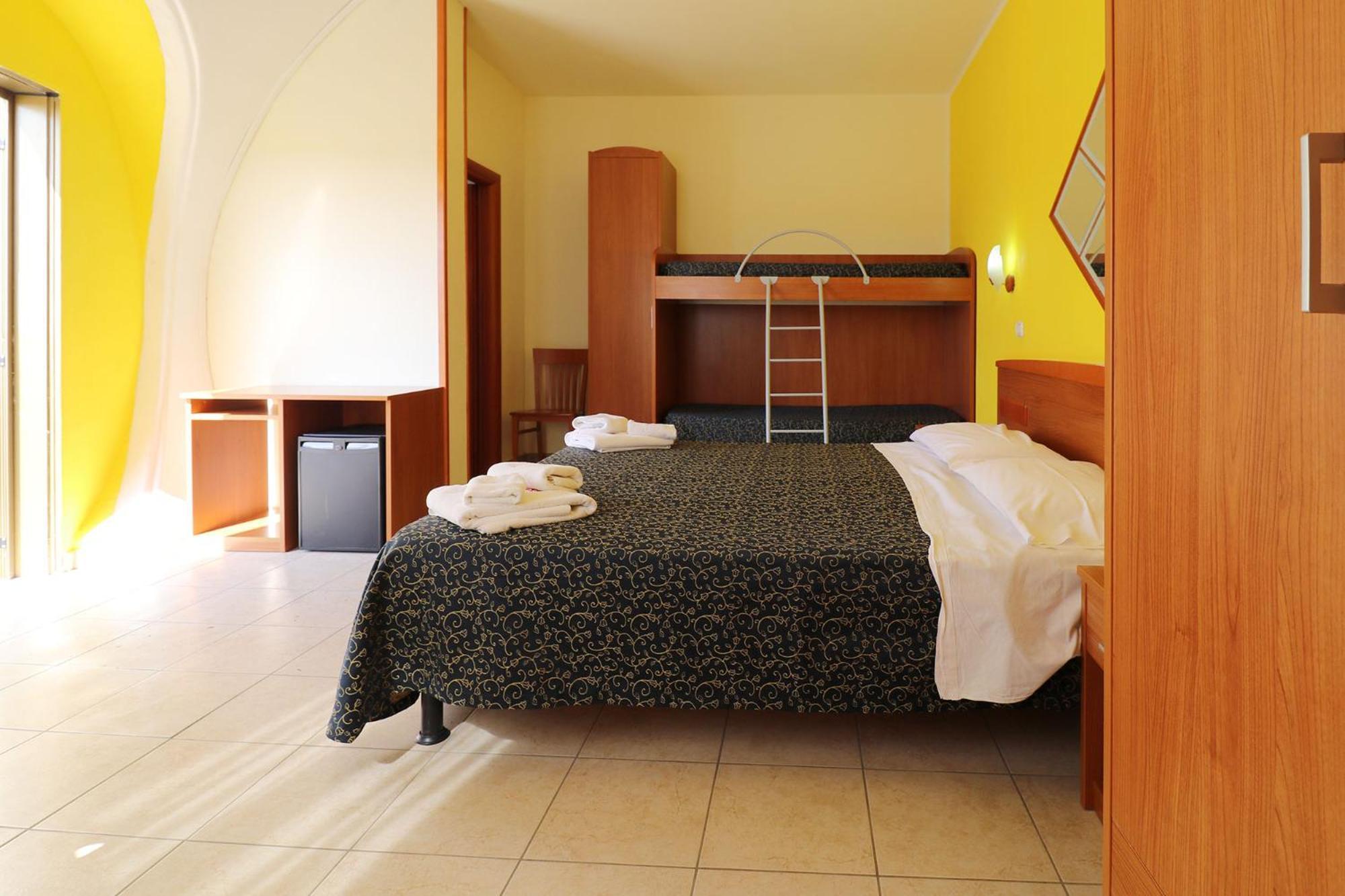 Nirvana Club Village Ботрічелло Номер фото